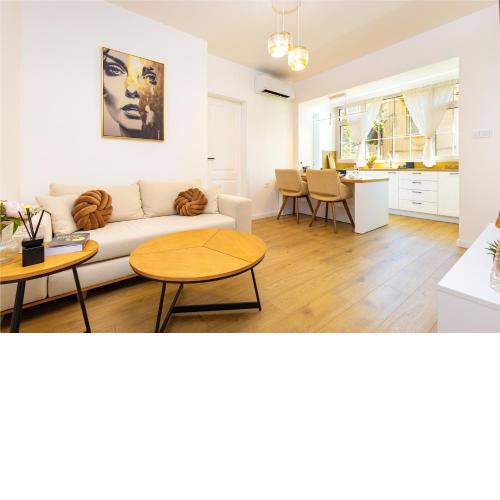 Happy People Plovdiv 1-BD Apartment - White