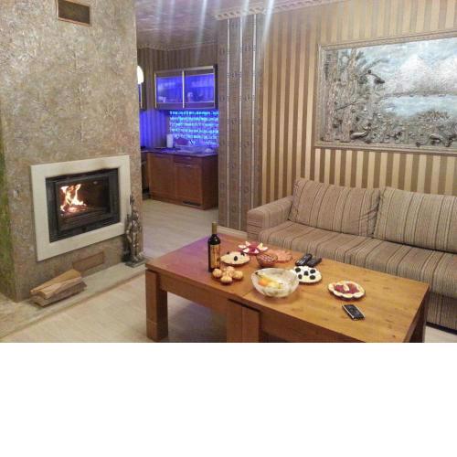 Harriet Hill Designer Bansko