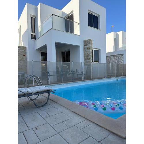 Haus 2 Schlafzimmer und Pool