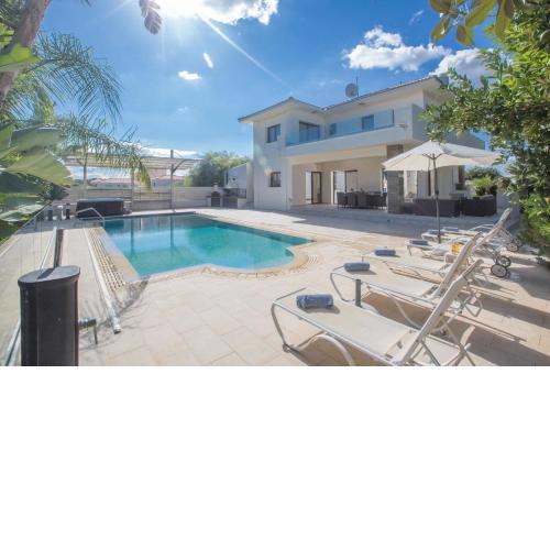 Haus in Ayia Napa mit privatem Pool