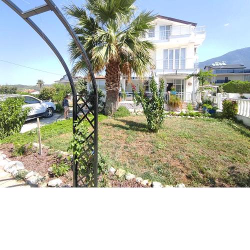 Havuzlu Beyaz villa