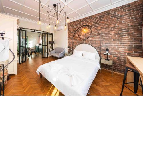 Heart of the City Center Lux Apartment with View