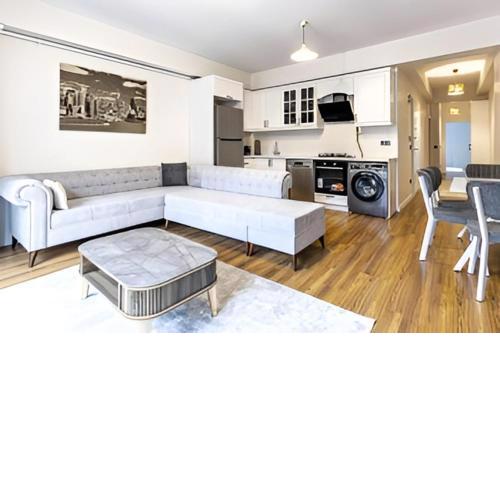 HEARTH OF DOWNTOWN LUXURY, 4 NEW APARTMENTs
