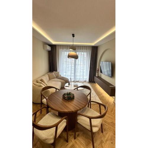 High End Elegant Living & Free Parking