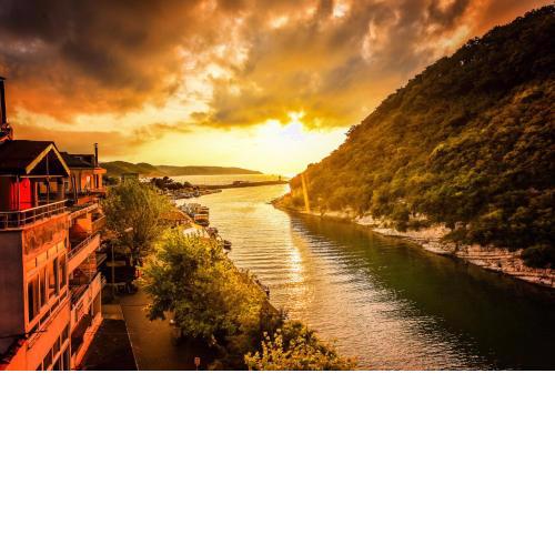 Hill River Hotel