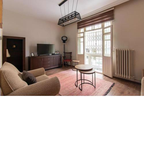 Historic 2BR Nisantasi Sisli Flat High Ceilings