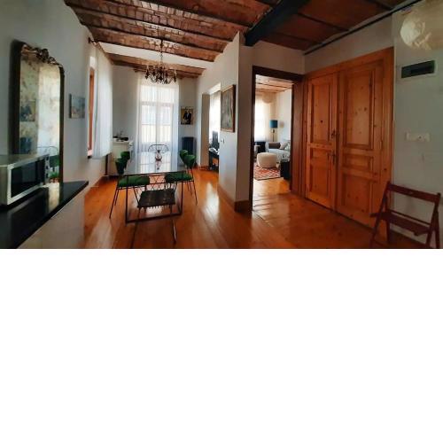Historic Spacious Galata Apartment