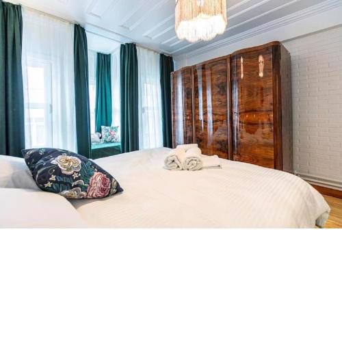 Historical 4-BR Home Steps from Beşiktaş Stadium & Bosphorus Views - Prime Nişantaşı Location!