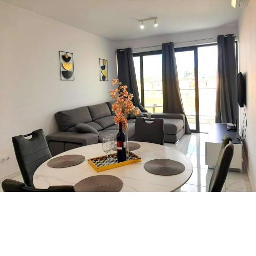 H&O New 4 Seasons Apartment Universal