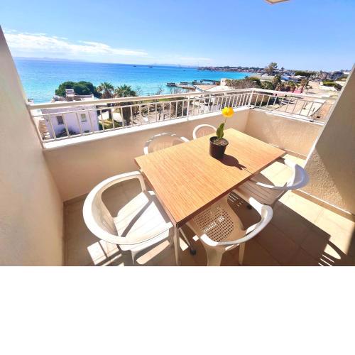 HOLIDAY APART 50 meters to BEACH, Sea view apartments