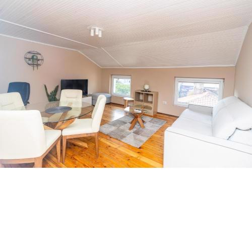 Homy & Stylish Centrally Located Apartment