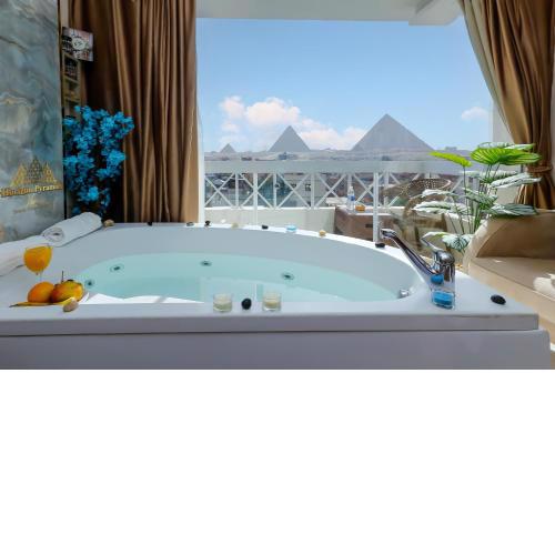 Horizon Pyramids View inn