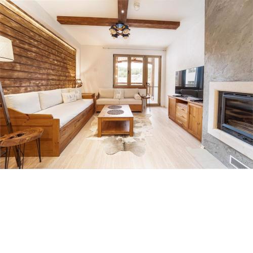 Host2U Mountain 2 Bedrooms - Fireplace