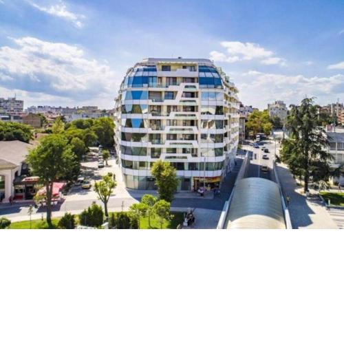 *HOT* Main Square Brand New Luxury Apartment