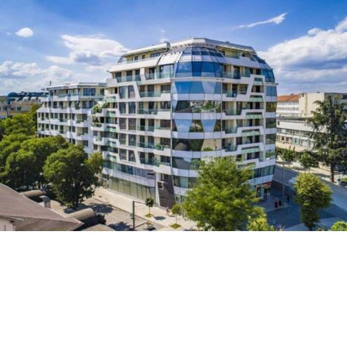HOT Main Square Newly Built Modern Apartment