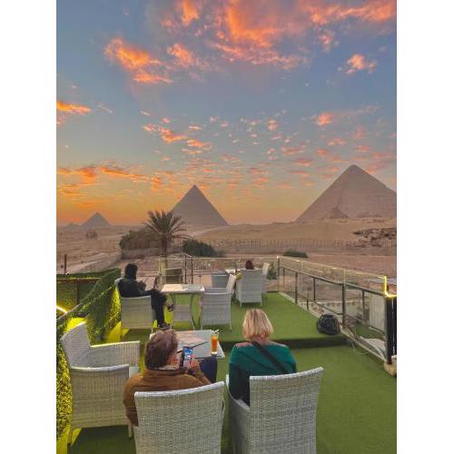 House Pyramids hotel