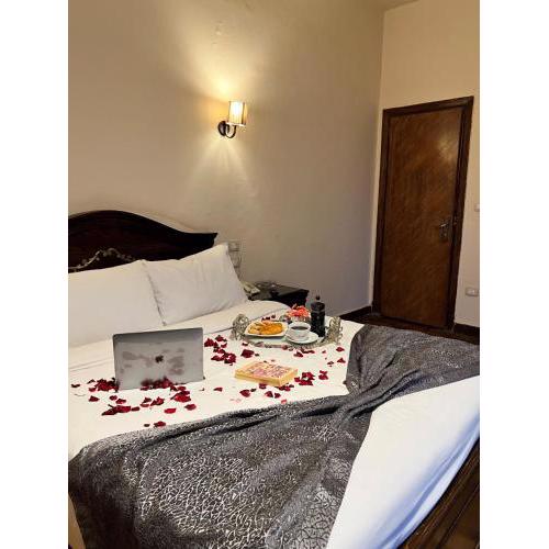 Hyde Park House Hotel