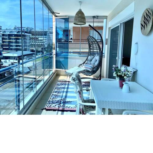 Hygge flat with heated floors & sunny balcony!