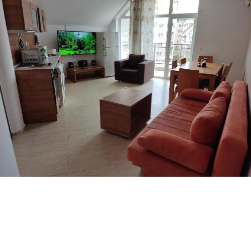 Ideal three bed apartment for families closed to the Beach