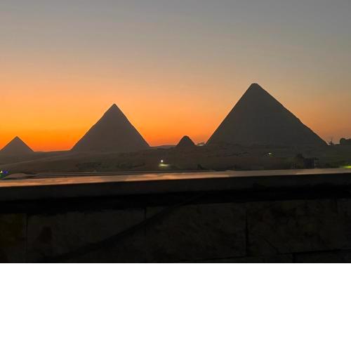 Imhotep pyramids View INN