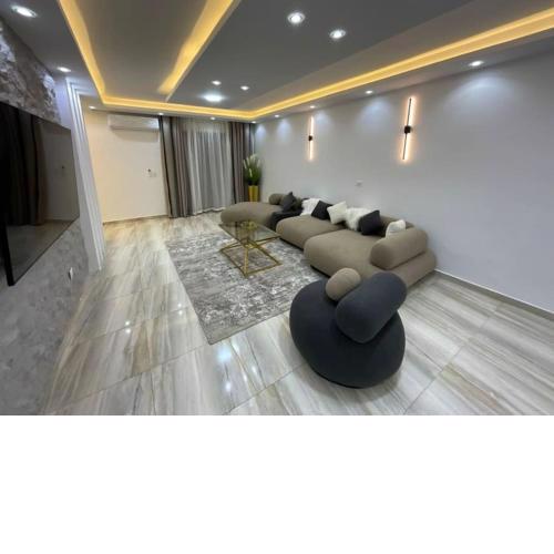 Immaculate 2 Bedroom Apartment - Couples & Family