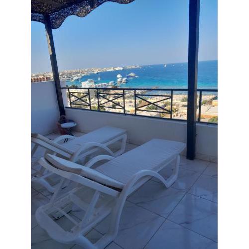 Immaculate 3-Bed Apartment sea view