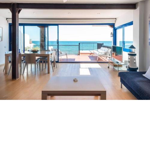 ¡Impactante apartamento a cero linea de mar!
