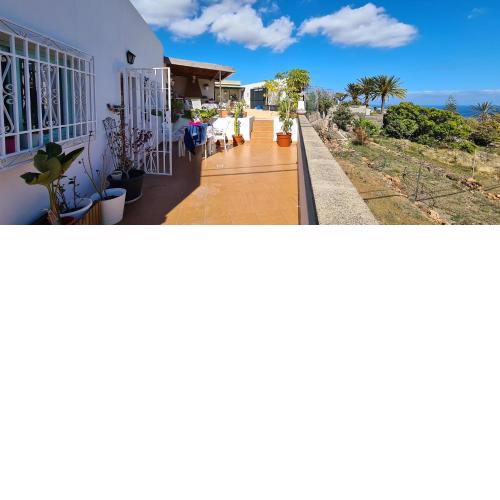 Independent two beedrooms house with sea views
