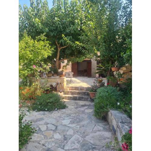 Ivi's House Giolou