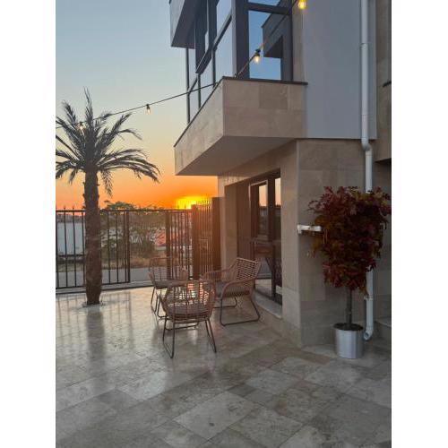 Ivon Apartments