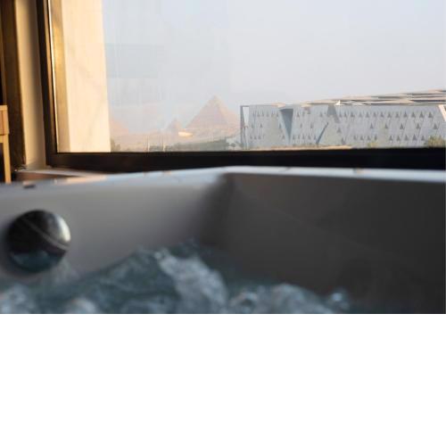 Jacuzzi Paradise Pyramids Panoramic View 502