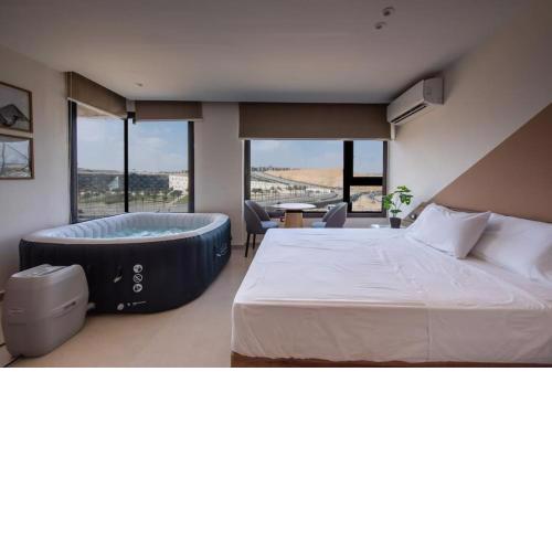 Jacuzzi Paradise Pyramids Panoramic View 503