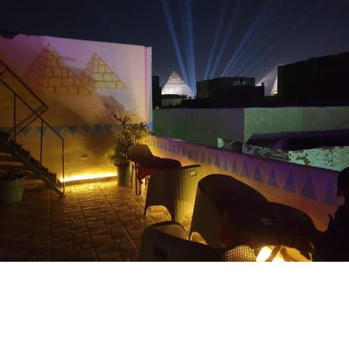 Jana Pyramids view inn
