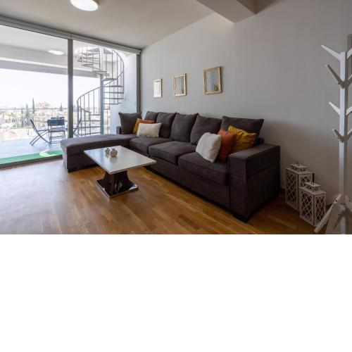 Jay's Penthouse 2-BR Apt W/ Terrace in Larnaca