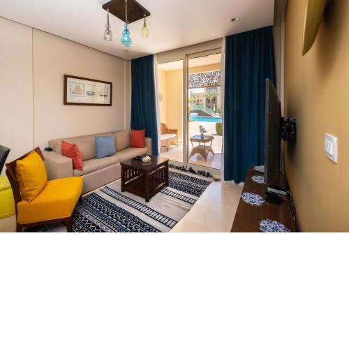 Jazzy 1BDR w Outdoor Pool View Terrace Free Pool & Beach Access