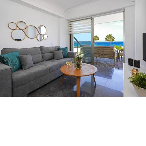 Jenny - Beachfront Apartment