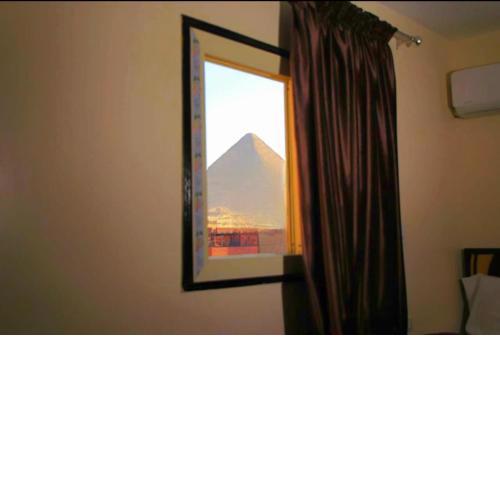 Joujouhomary pyramids inn