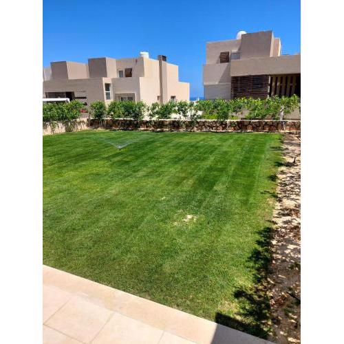 Junior ground chalet with garden in Hacienda White