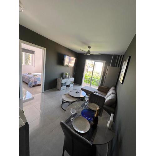 K15 Luxe Oasis Retreat - 3 Minute Drive to Beach