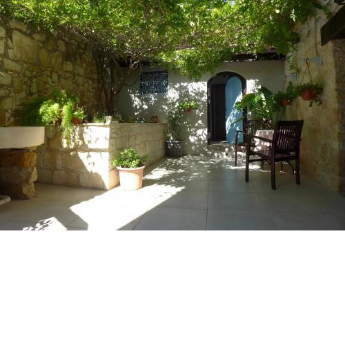 Kalimera A Lovely 1-bedroom rental with ensuite and Kitchen
