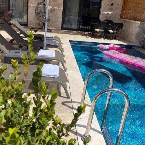 Kaş Merkezde Özel Havuzlu Taş Villa