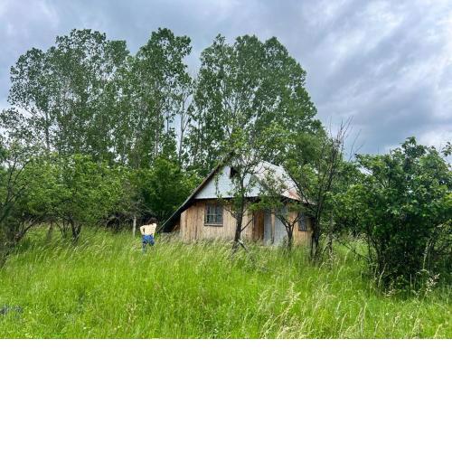 Kazanlak Villa Cottage House with Mountain Views, No Water, Electric or Indoor WC, Roof Over Your Head Малка Къща Вилна Зона, Без Ток, Вода с Външна Тоалетна Прекрасни Гледки и Покрив над Главата
