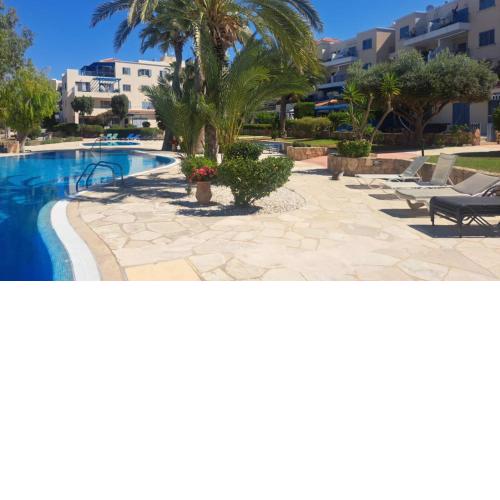 Kings Palace - spacious 2-bed with sea views and large patio