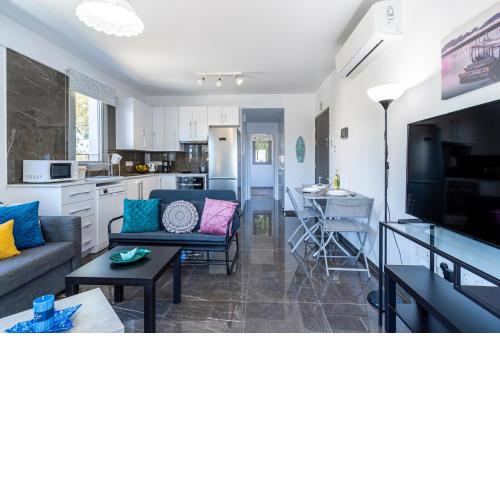 Kmeidos 1-Bedroom Apartment in Larnaca