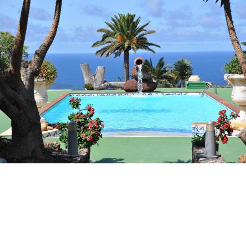Kolonialstil-Villa mit Pool und tollem Ausblick