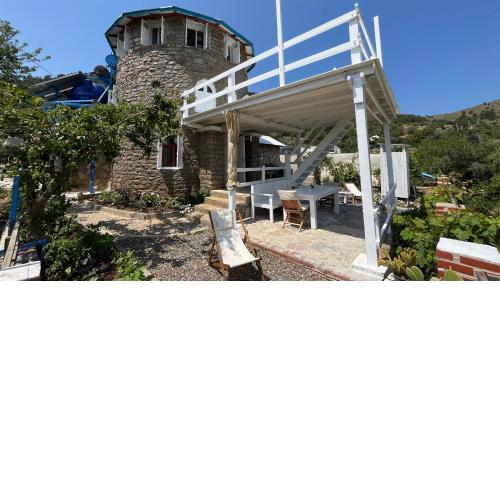 kule , değirmen deniz manzaralı taş villa