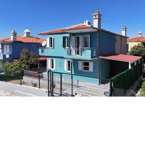 Kuşadası merkezde denize 5dk modern villa