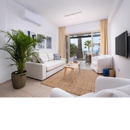 Kyma I - Beachfront Residence At Latsi