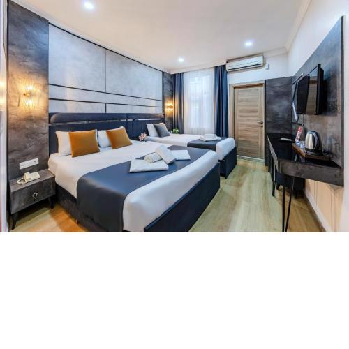 La Pazza Suites