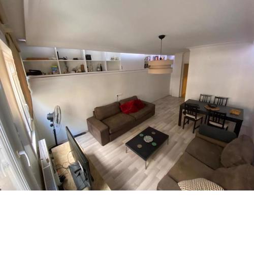 Large apartment with a balcony in central Kadıköy